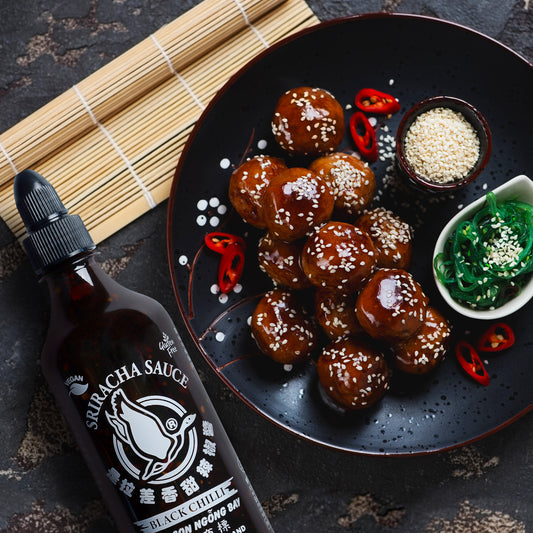 רוטב סריראצ׳ה שחור על בסיס צ׳ילי | פליינג גוס - Flying Goose - פריקפוא