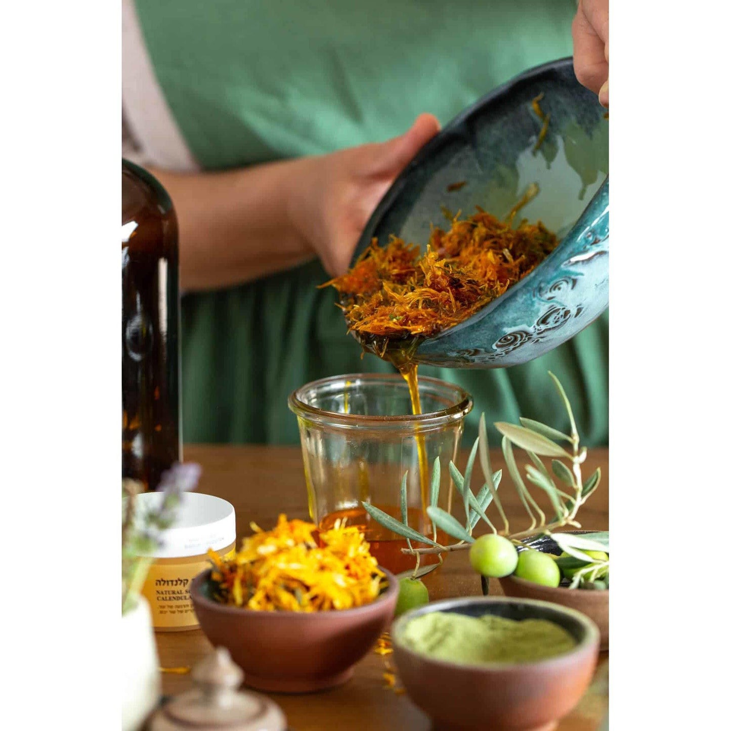 משחת קלנדולה לעור ולגוף - מיכל סבון טבעי - פריקפוא