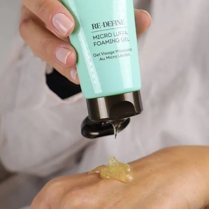 ג’ל ניקוי מקציף לפנים מועשר בגרגירי לופה - -417 - פריקפוא